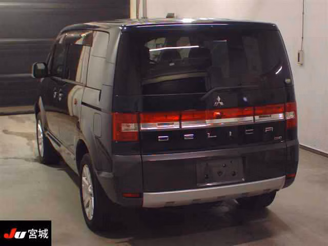 Mitsubishi Delica D:5