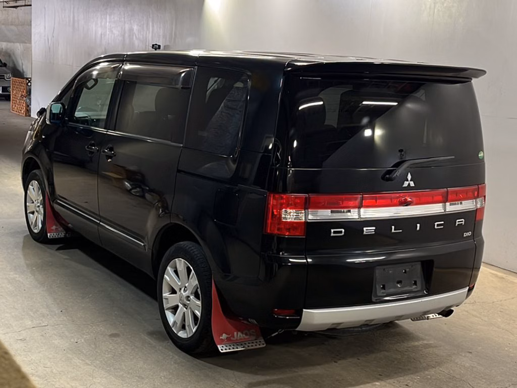 Mitsubishi Delica D:5