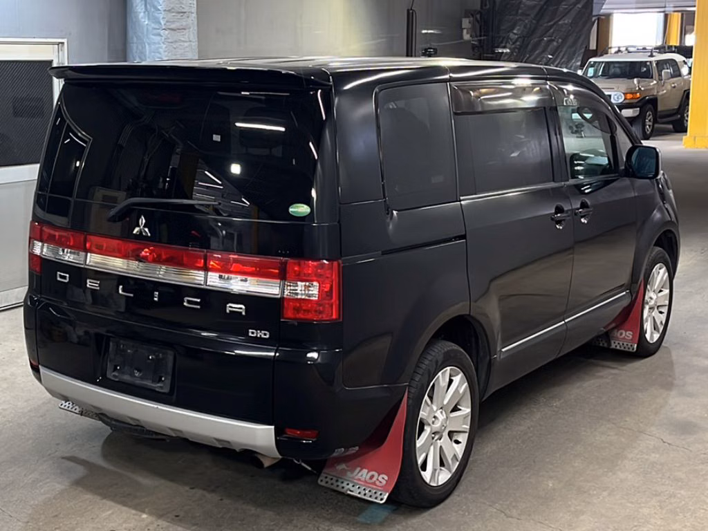 Mitsubishi Delica D:5