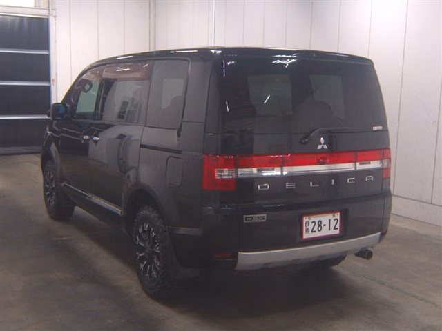 Mitsubishi Delica D:5