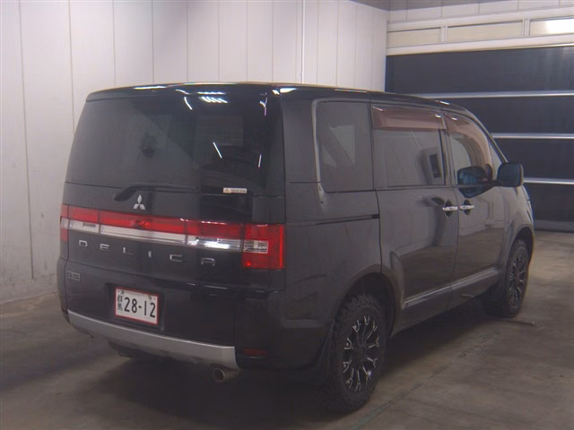 Mitsubishi Delica D:5