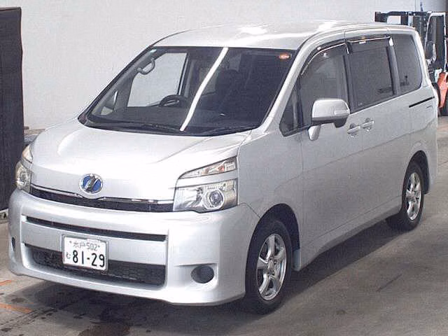 TOYOTA VOXY