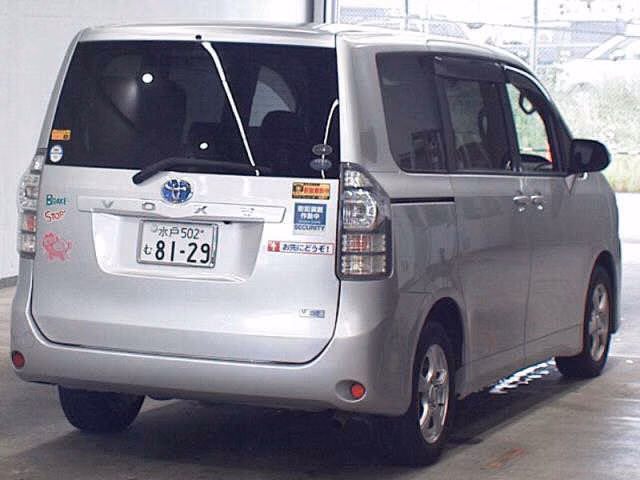 TOYOTA VOXY