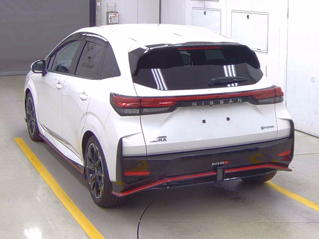 Nissan Aura