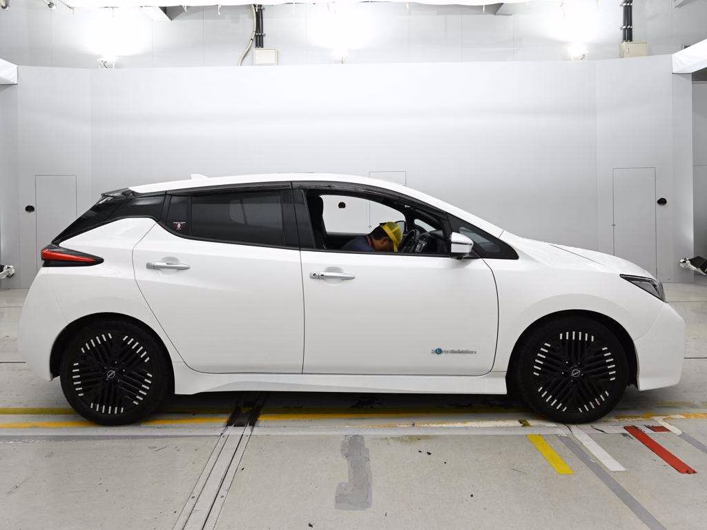 NISSAN LEAF