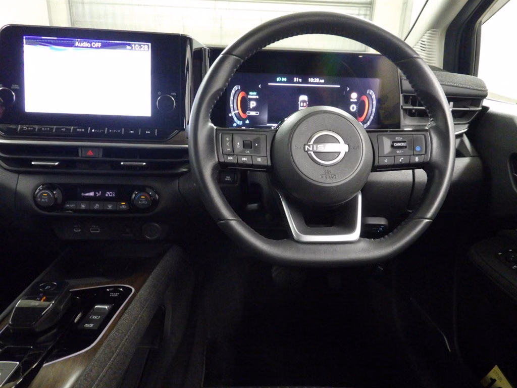 Nissan Aura
