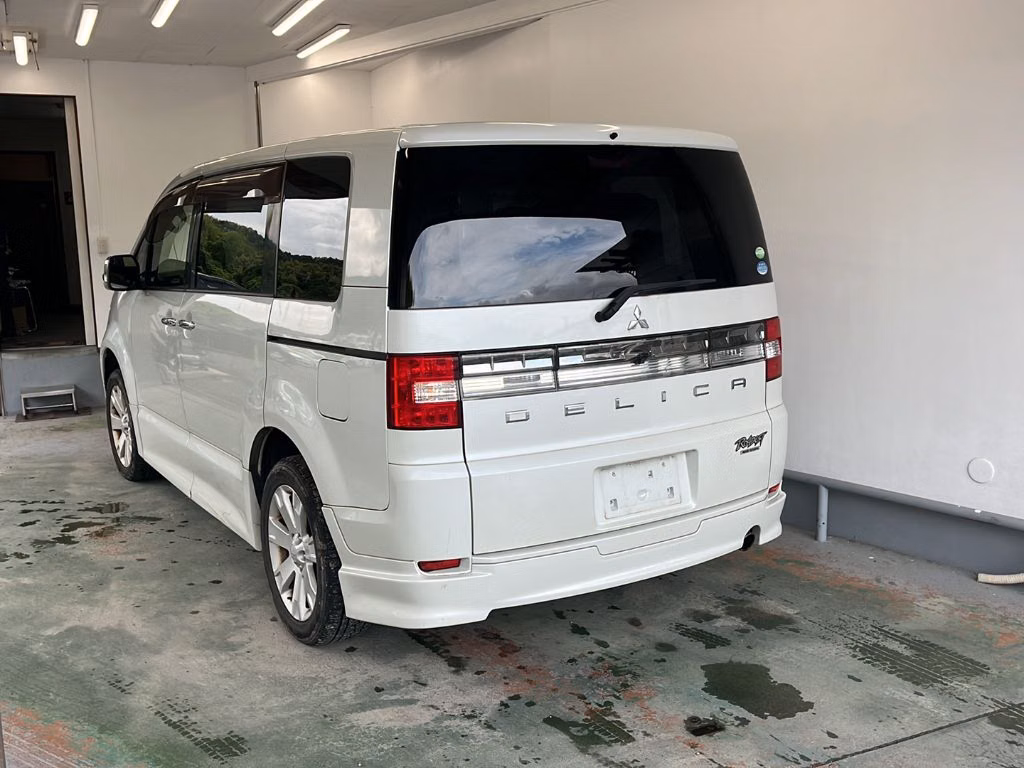 Mitsubishi Delica D:5