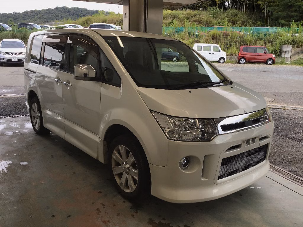 Mitsubishi Delica D:5