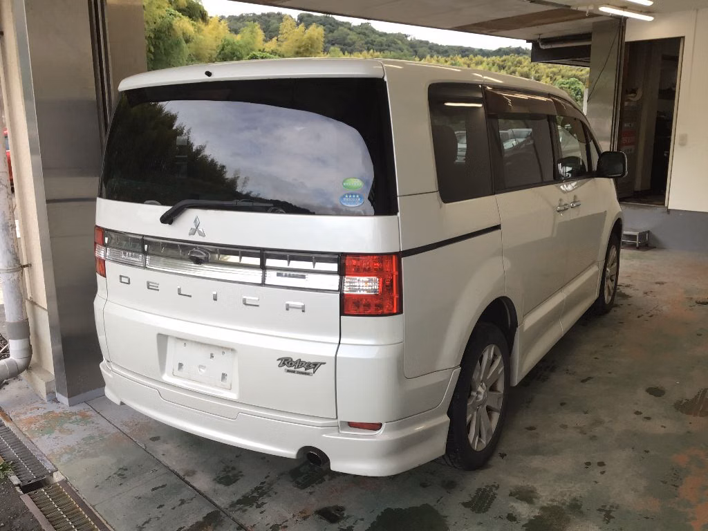 Mitsubishi Delica D:5