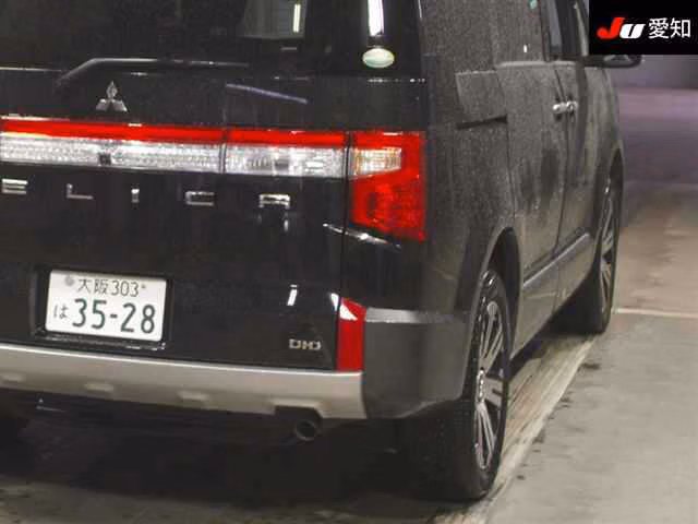 Mitsubishi Delica D:5
