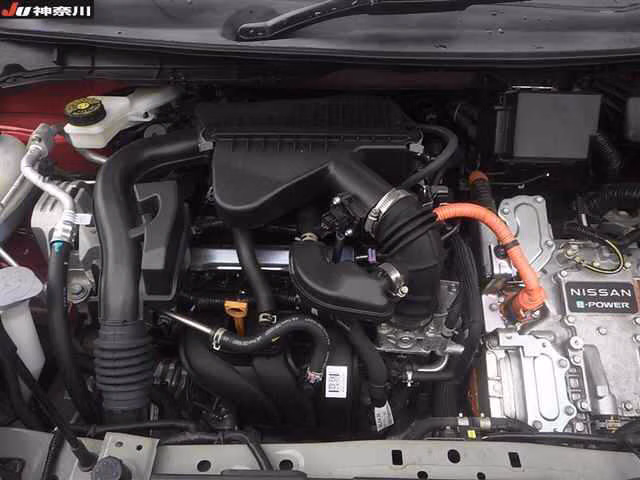 Nissan Aura