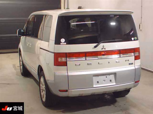 Mitsubishi Delica D:5