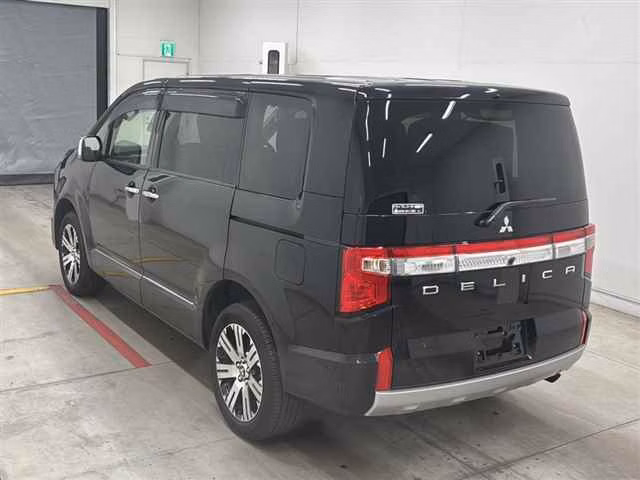 Mitsubishi Delica D:5