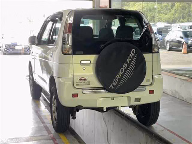 DAIHATSU TERIOS KID