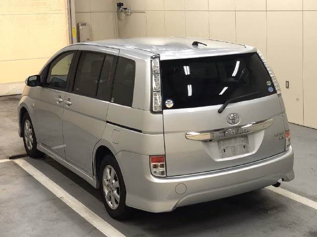 TOYOTA ISIS