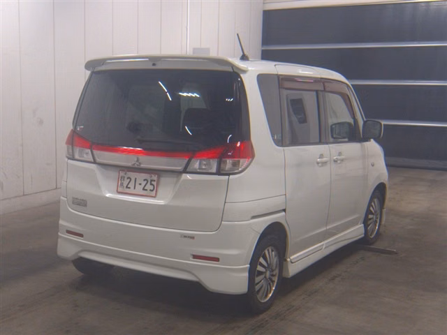 Mitsubishi Delica D:2