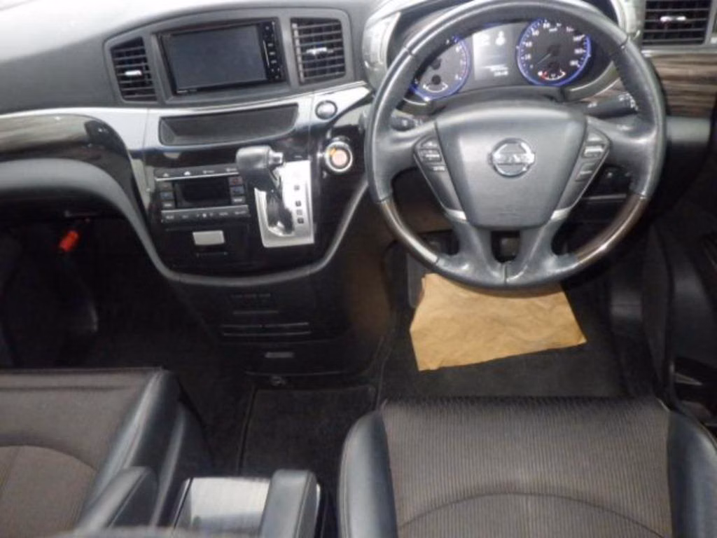 NISSAN ELGRAND