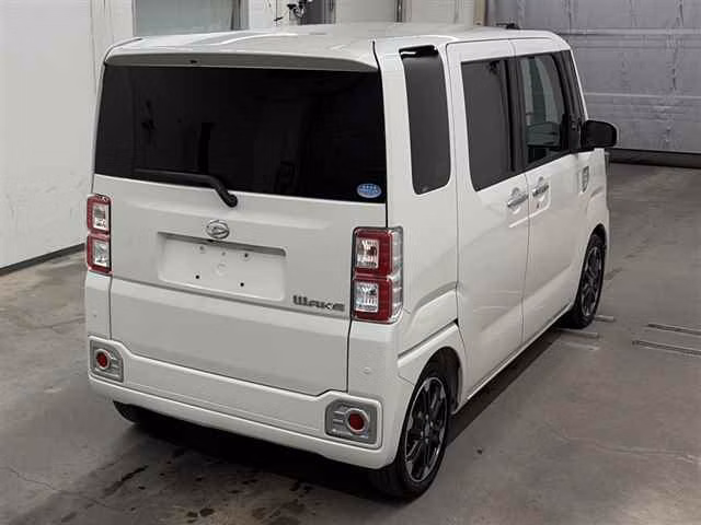 DAIHATSU WAKE