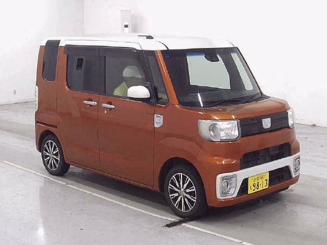 DAIHATSU WAKE