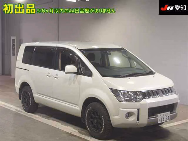 Mitsubishi Delica D:5