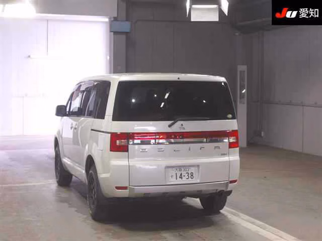 Mitsubishi Delica D:5