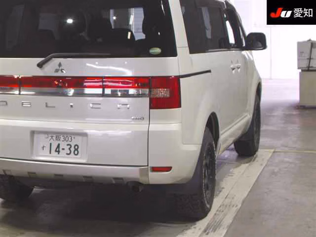 Mitsubishi Delica D:5