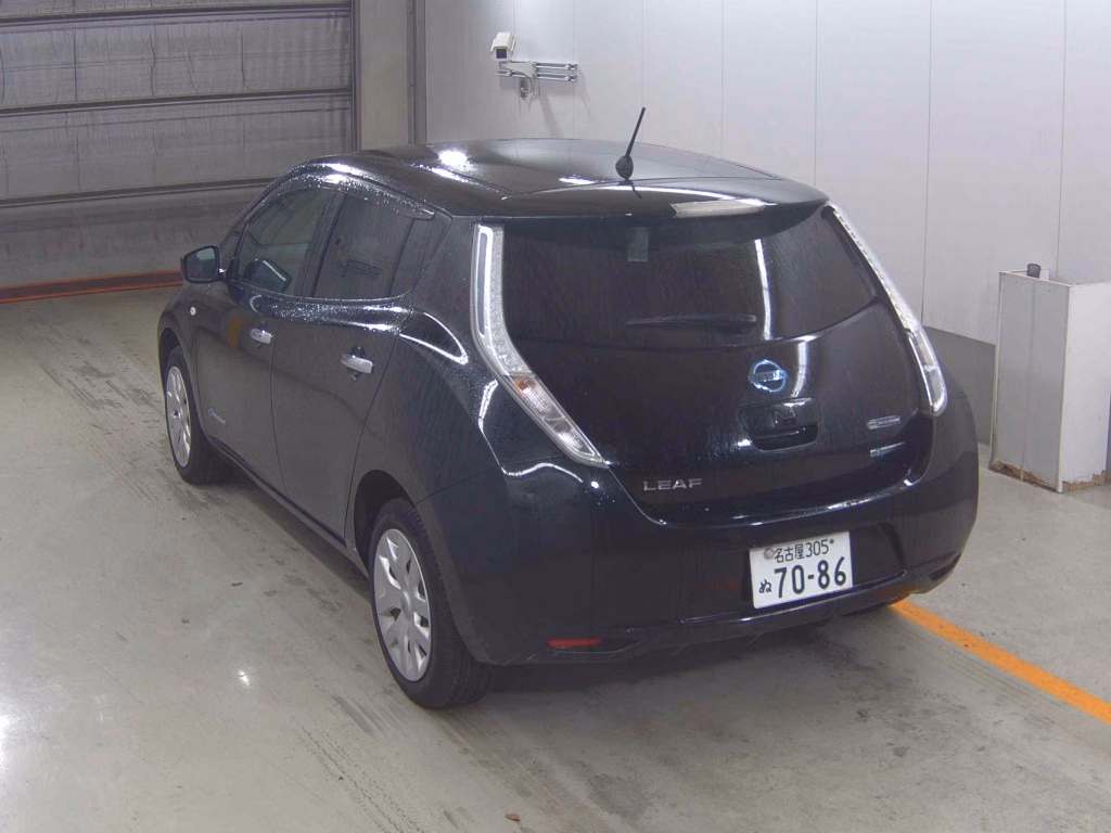 NISSAN LEAF