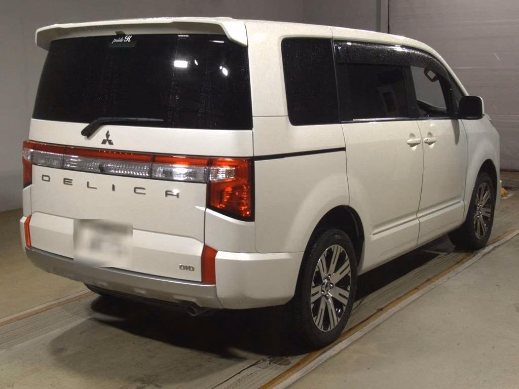 Mitsubishi Delica D:5
