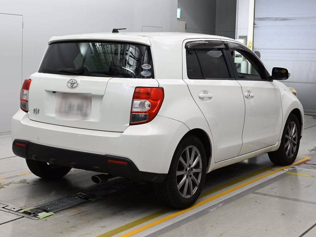 TOYOTA IST