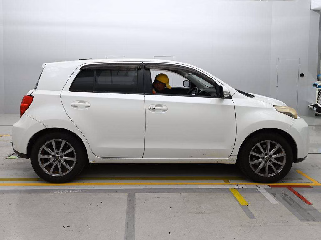 TOYOTA IST