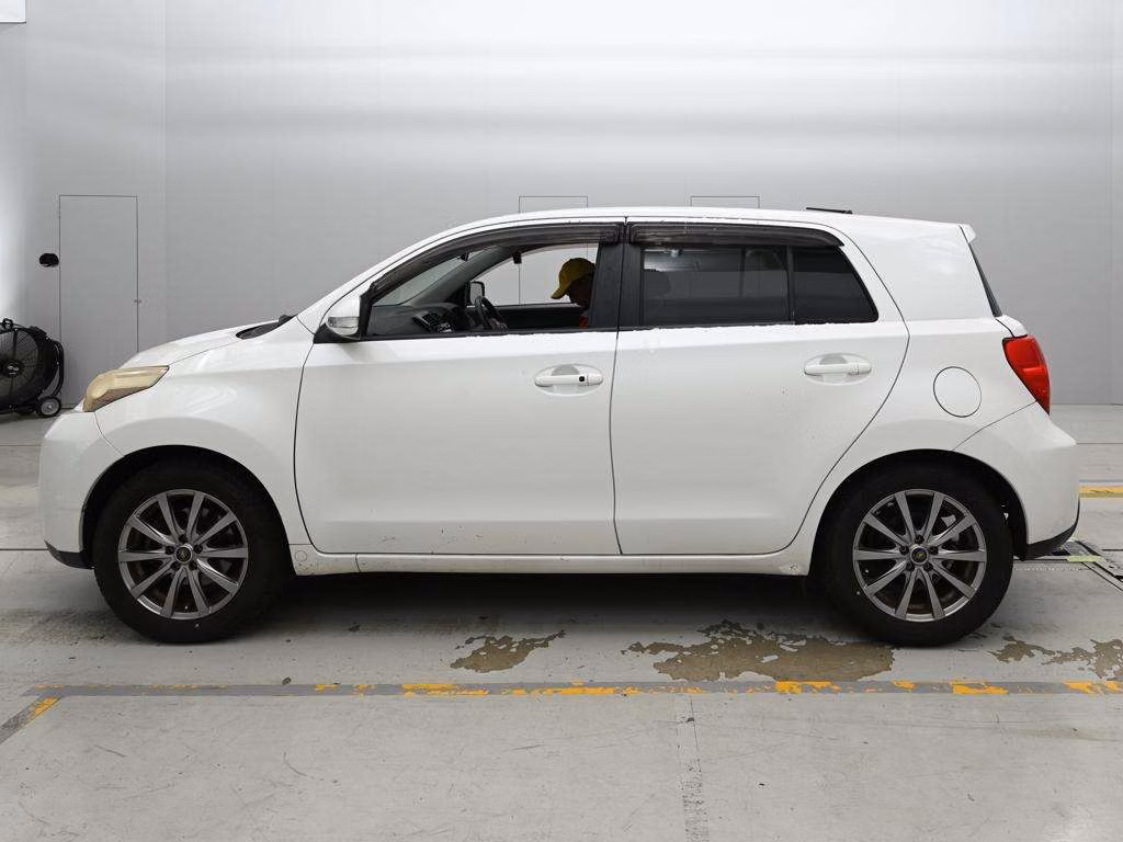 TOYOTA IST