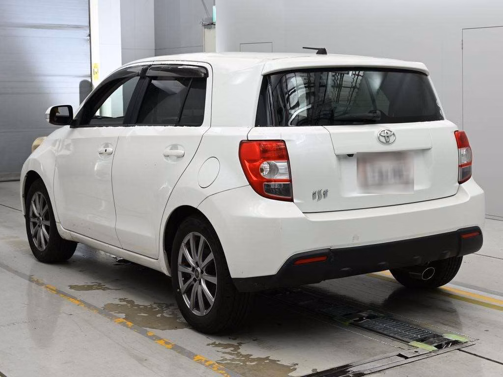 TOYOTA IST