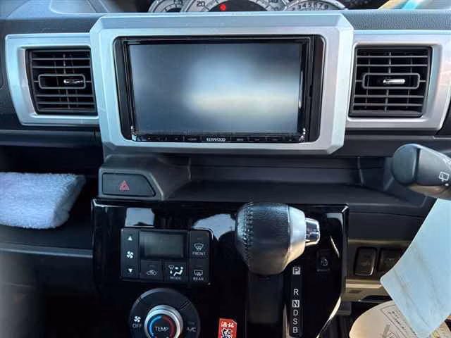 DAIHATSU WAKE