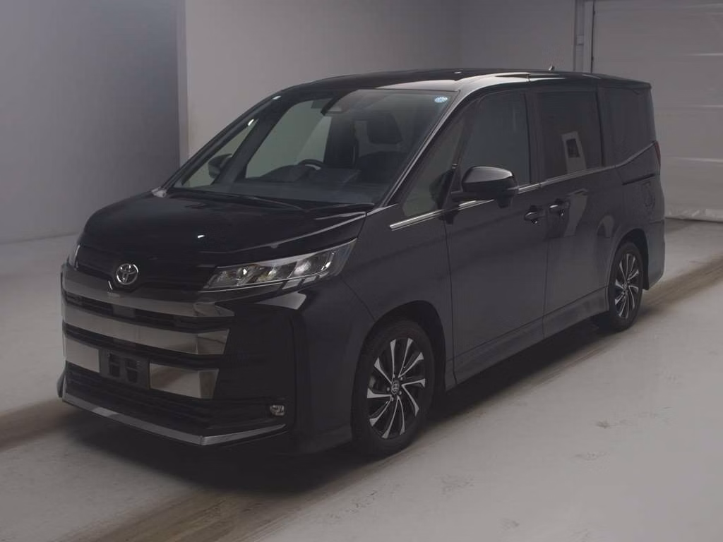 TOYOTA NOAH