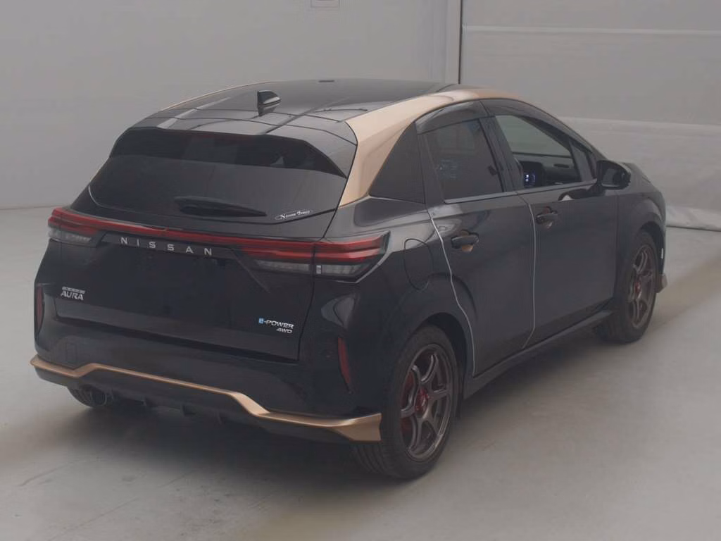 Nissan Aura