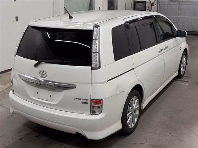 TOYOTA ISIS
