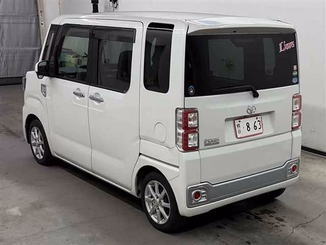 TOYOTA PIXIS MEGA