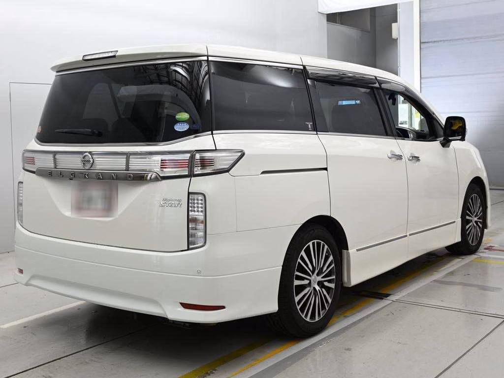 NISSAN ELGRAND