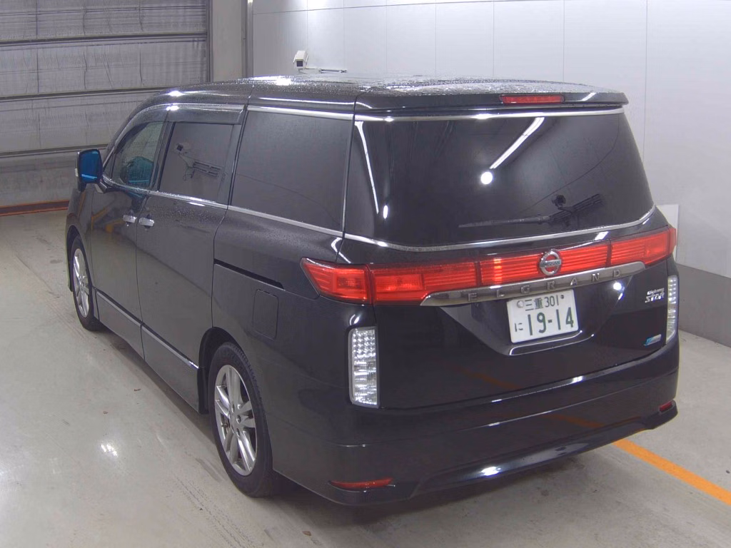 NISSAN ELGRAND