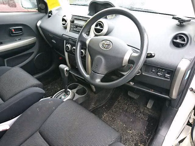 TOYOTA IST