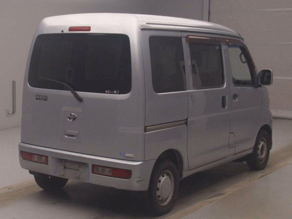 TOYOTA PIXIS VAN