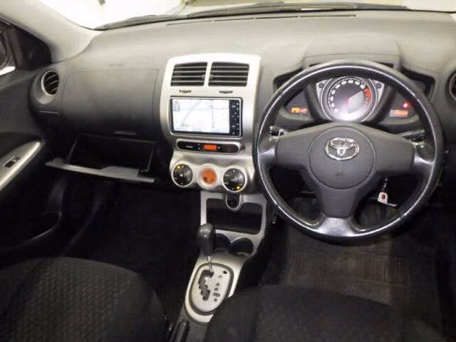 TOYOTA IST
