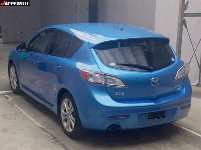 MAZDA AXELA