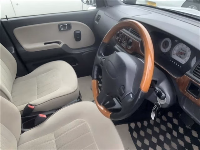 Daihatsu Mira Gino