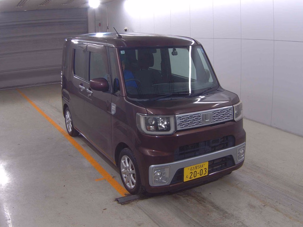 DAIHATSU WAKE