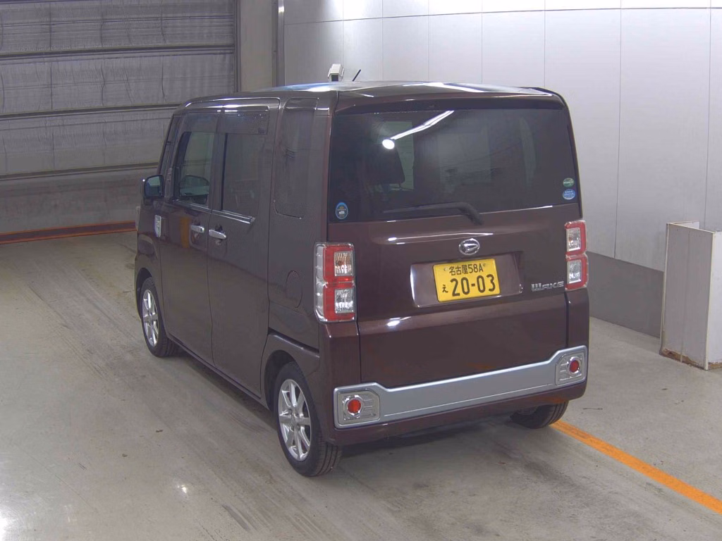 DAIHATSU WAKE