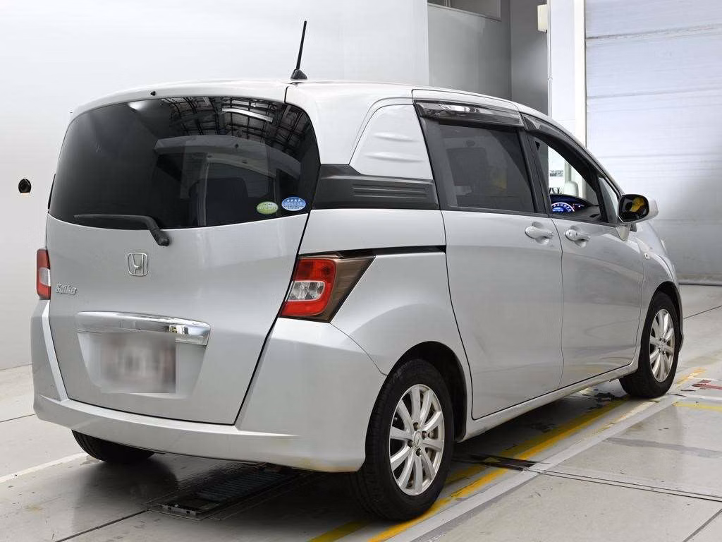 HONDA FREED SPIKE