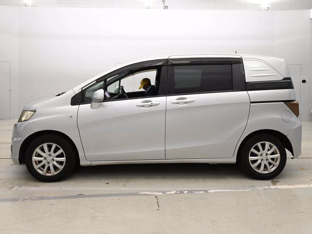 HONDA FREED SPIKE