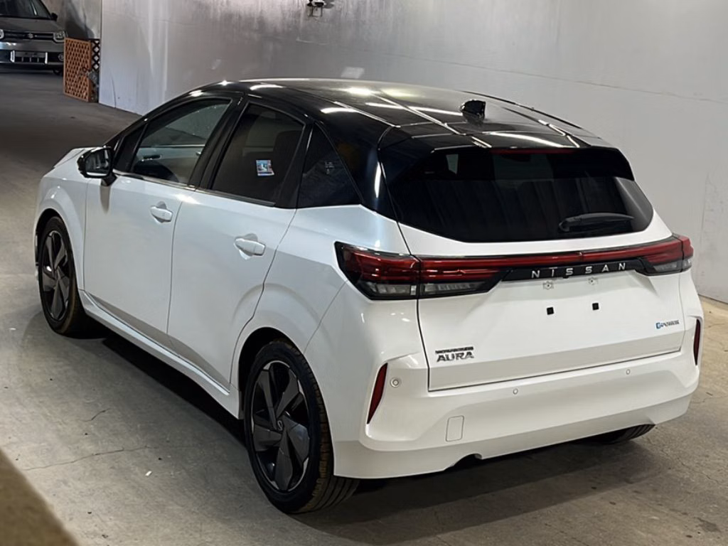 Nissan Aura