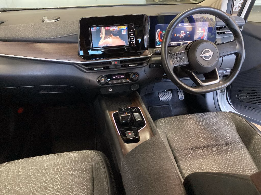 Nissan Aura